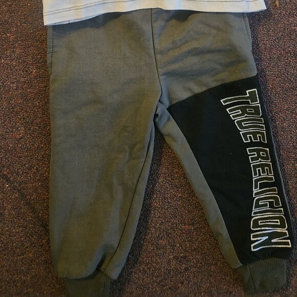 Outfit - Picture 2 of 2